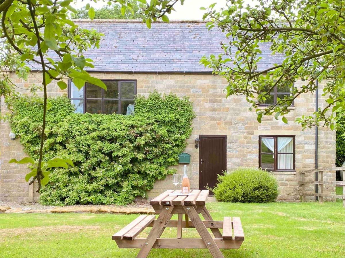Вилла Country Barn On The Hill Whitwell-on-the-Hill Экстерьер фото